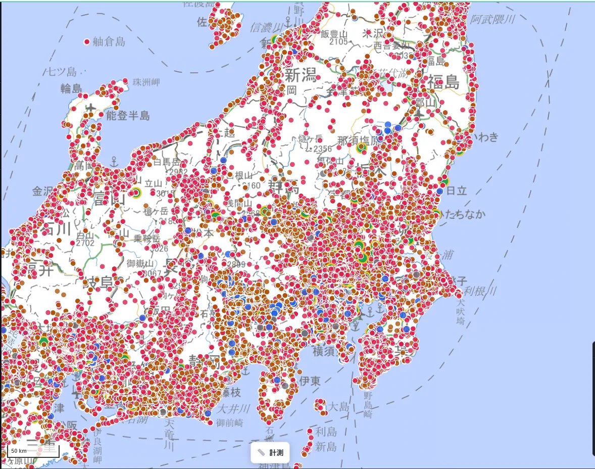 A wide-area map spanning the Kanto and Chubu regions — Niigata, Nagano, Gunma, Tochigi, Ibaraki, Tokyo, and Kanagawa prefectures — with numerous religious facilities, mainly shrines (red) and temples (orange).