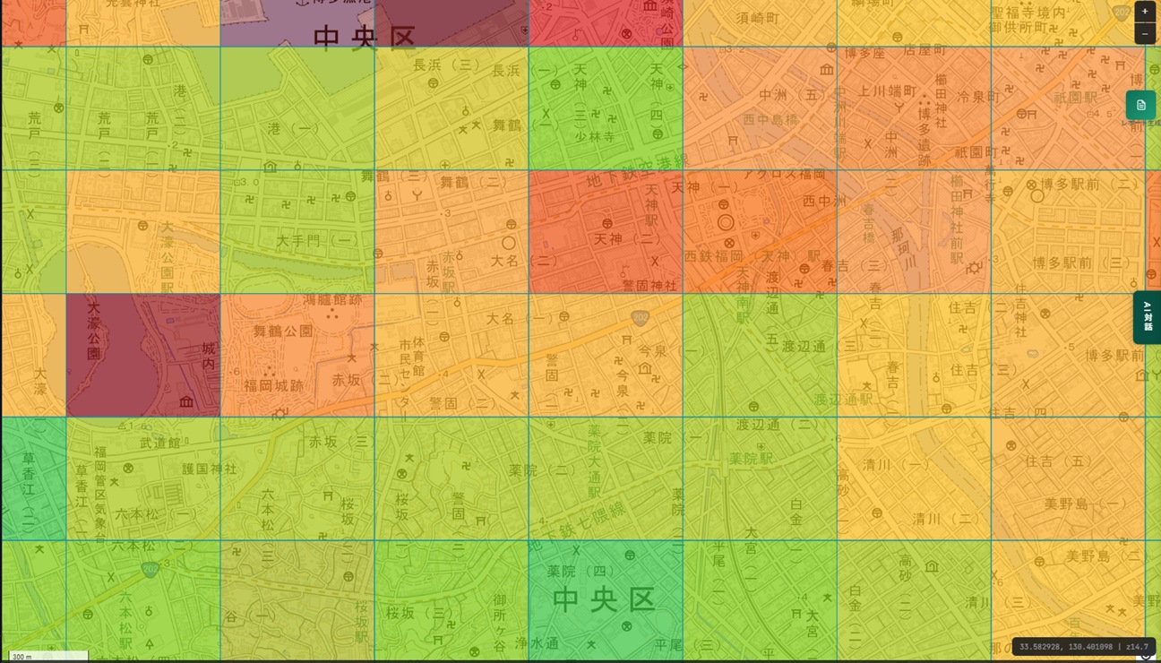 MAPRISE's Population Forecast (500m Mesh) layer over central Fukuoka — Ohori Park through Tenjin to Hakata Station — shown in the Japanese interface. Growing meshes render in greens, shrinking ones in reds and oranges, with green cells sitting immediately beside deep orange and red ones around Tenjin, showing that growth and decline are interleaved within the built-up area